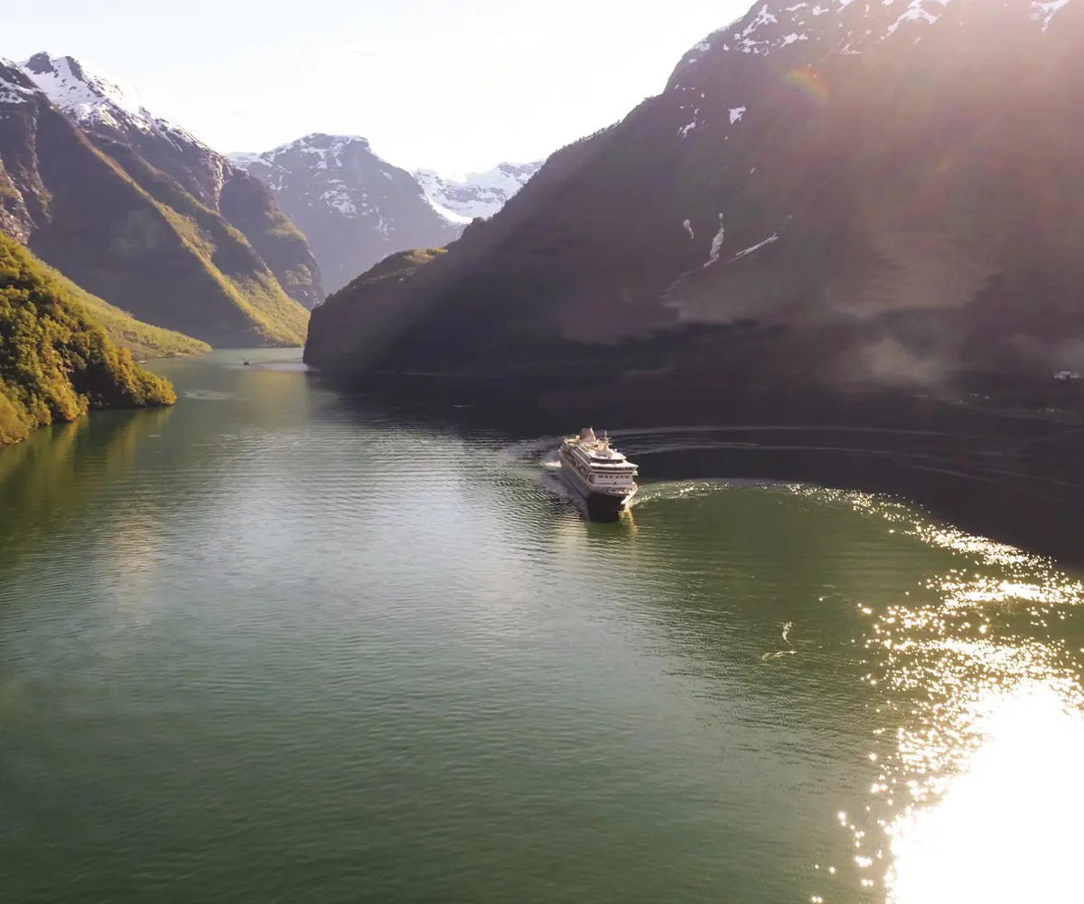 Balmoral Cruising Naeroyfjord 1